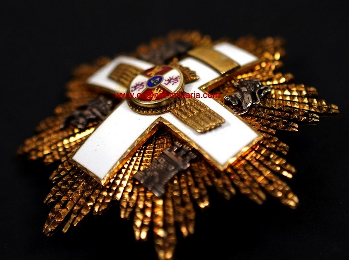 Placa Gran Cruz de la Orden del Mérito Aeronáutico con Distintivo Blanco y su Miniatura
